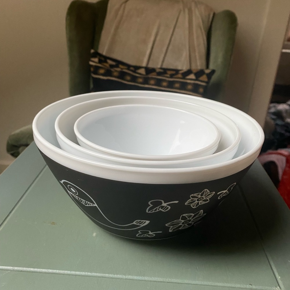 Pyrex Vintage Charm 3 Piece Mixing Bowl Set